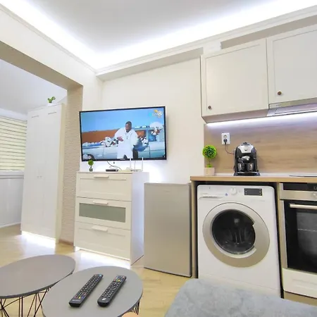 Ally's Place Daire Varna